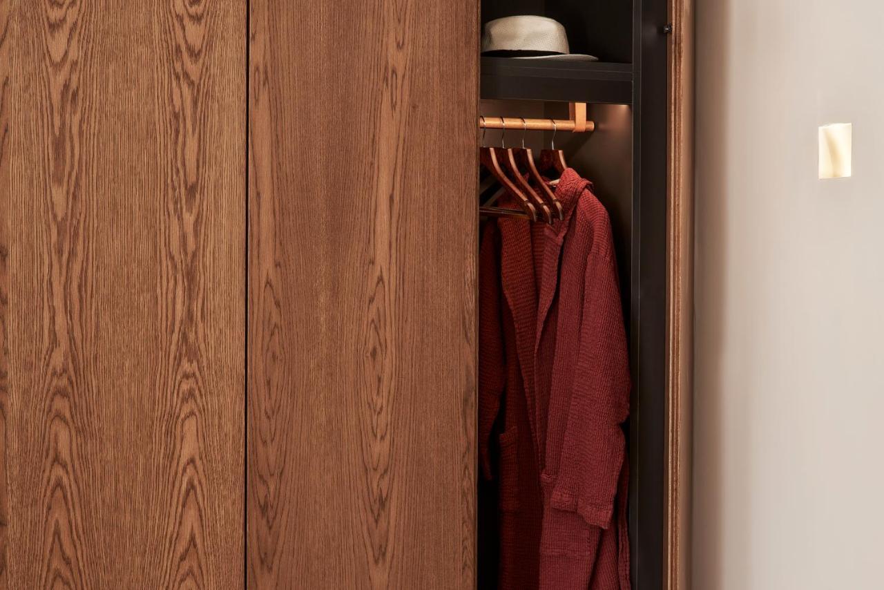 Orama Hotel & Spa Fira  Exterior foto A wardrobe