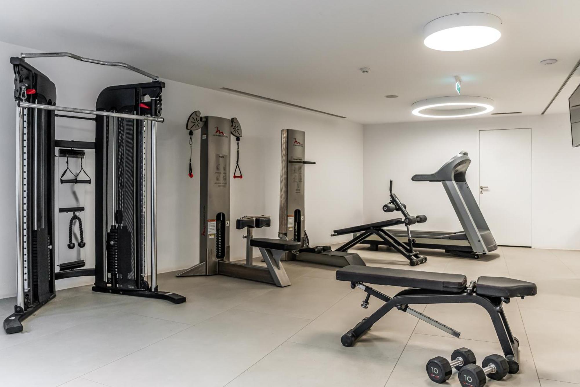 Orama Hotel & Spa Fira  Exterior foto A gym