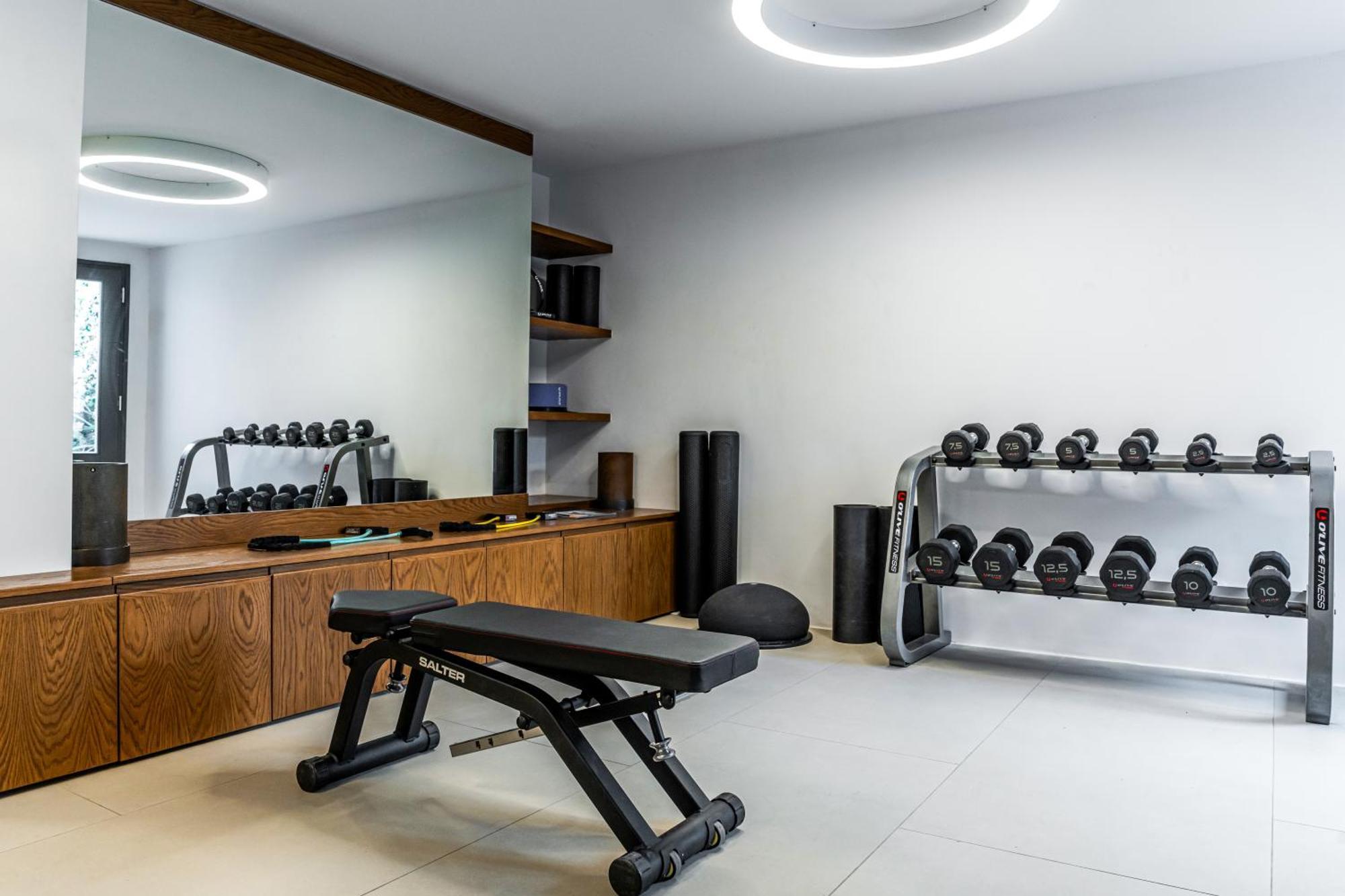 Orama Hotel & Spa Fira  Exterior foto A home gym